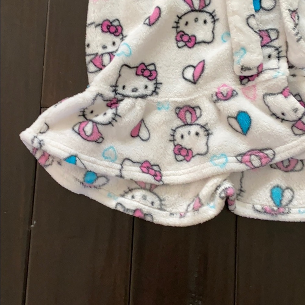 Hello Kitty Robe - Picture 5 of 11